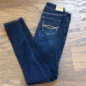 NWOT! Abercrombie & Fitch dark jean size  25 L 31